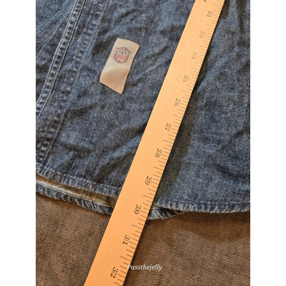 Levis excellent used